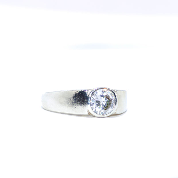 Aura Solitaire Ring