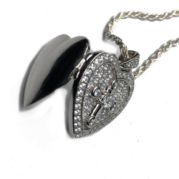 Heart pendant necklace