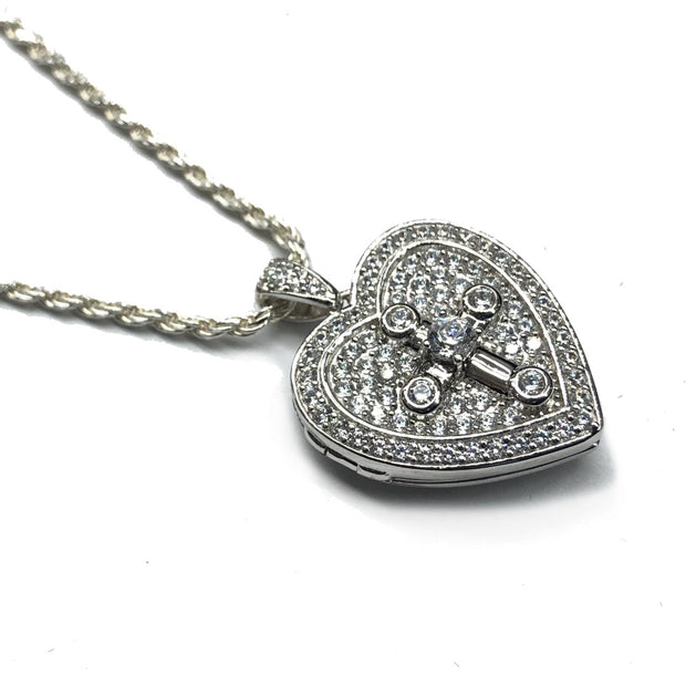Heart pendant necklace